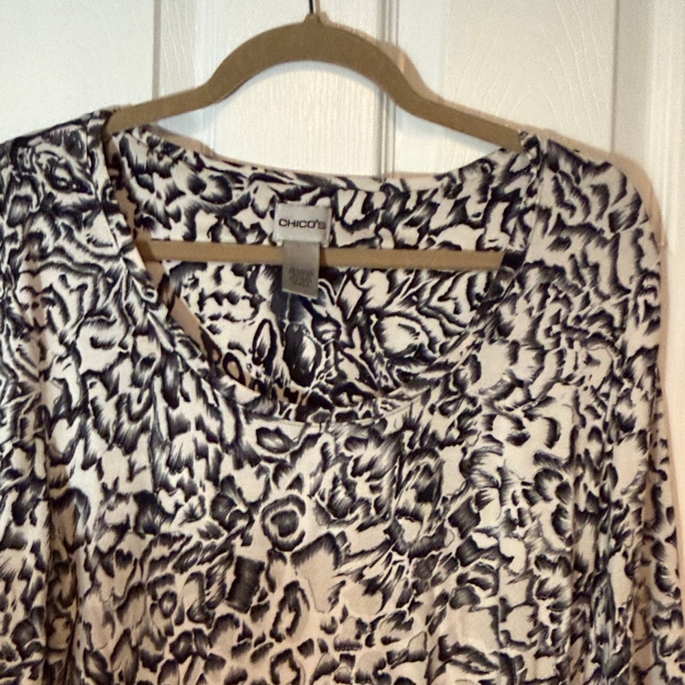 Chico's Black and Gray Animal Print Women's Top - Picture 3 of 7